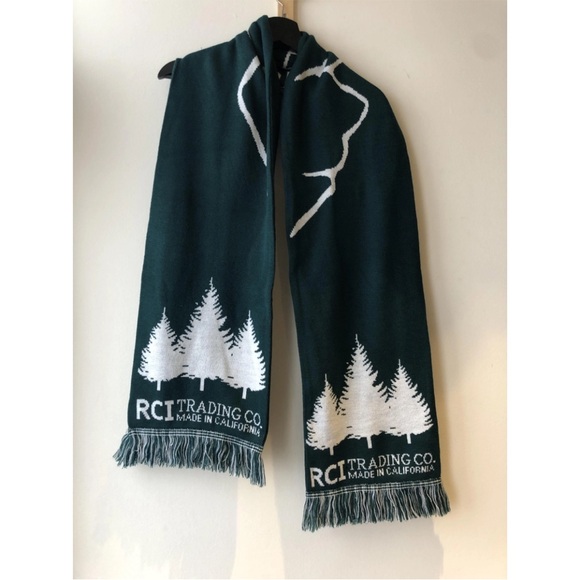 Reese cooper Green Deer Scarf - Picture 4 of 6